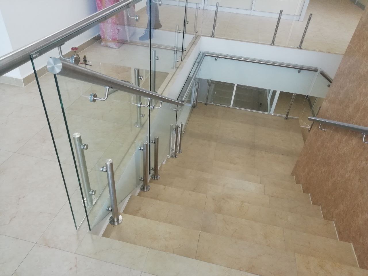 Ventana de aluminio moderna instalada por Vidalum Decor en Saltillo